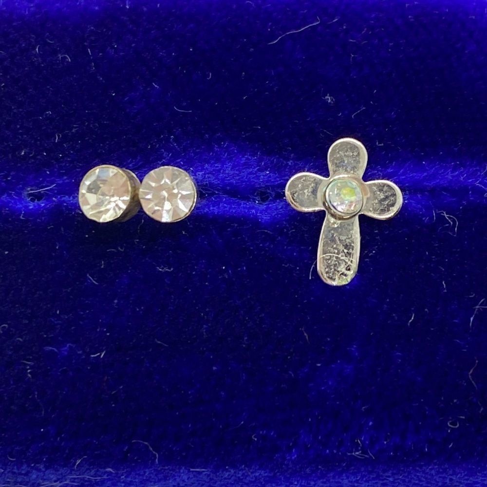 šĀ Vintage Crystal & Single CrossāSilver ToneāEarrings - Picture 2 of 3